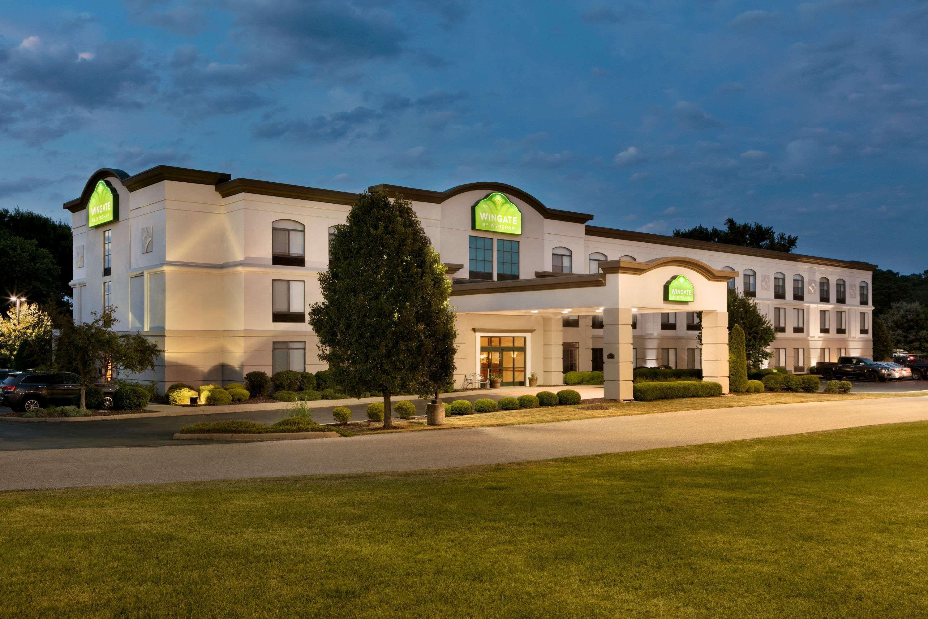 Wingate By Wyndham Parkersburg - Vienna Hotel Exterior photo